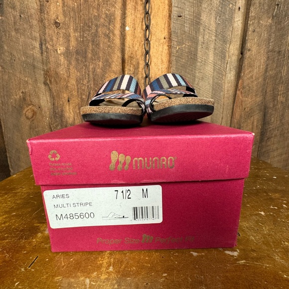 Munro Aries Multi Stripe Sandal- Size 7 1/2 - Picture 3 of 7
